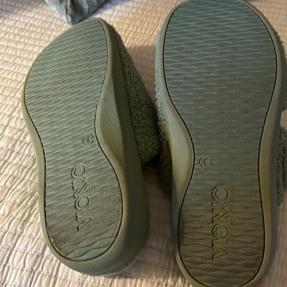 Vionic Gemma Mule Slippers. Color Green. Size: 8. - Picture 5 of 6